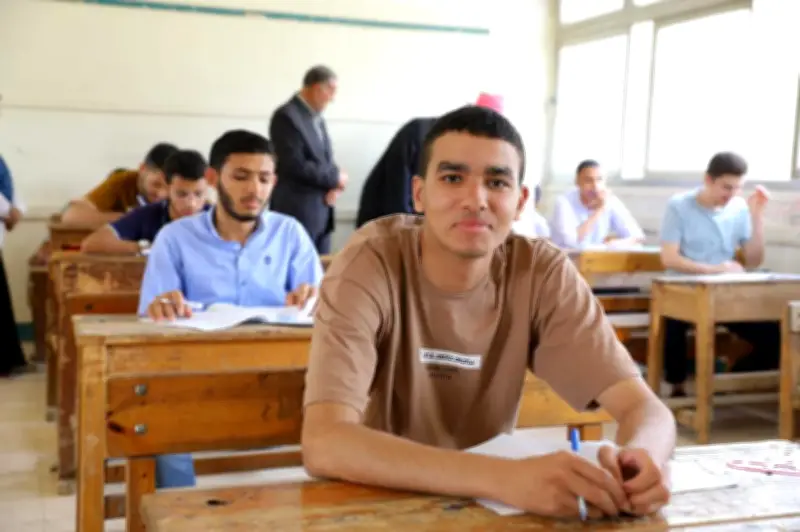 طلاب العلمي بالثانوية الأزهرية يؤدون امتحان الصرف اليوم الإثنين
