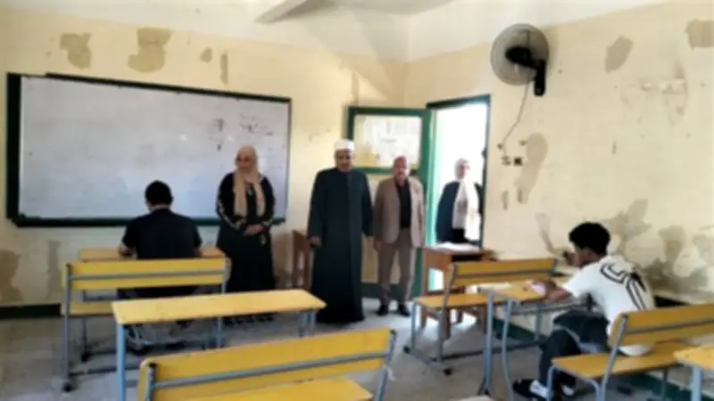 متابعة امتحانات الثانوية الأزهرية بالقسم الأدبي بالإسماعيلية