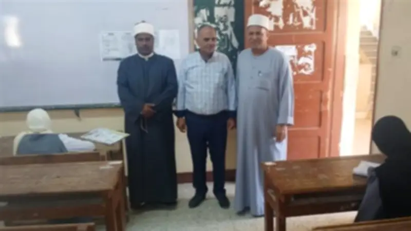 مدير منطقة الإسماعيلية الأزهرية يتفقد لجان امتحان التاريخ للثانوية الأزهرية