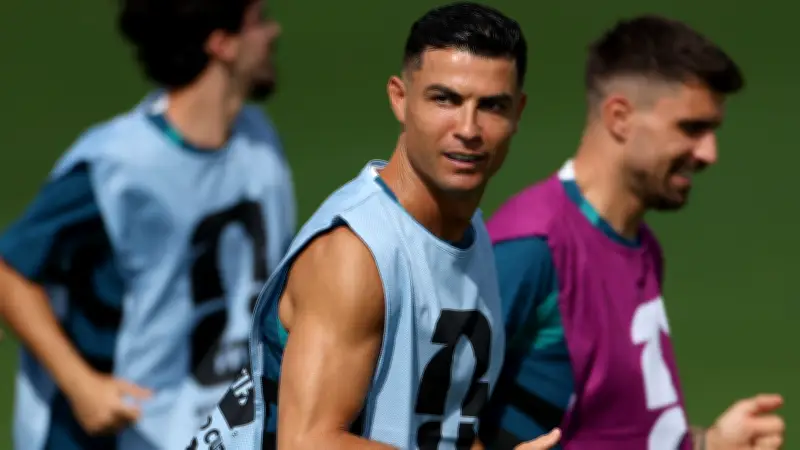 النصر السعودي يستهدف روبرتو مارتينيز لخلافة جيسوس بعد المونديال