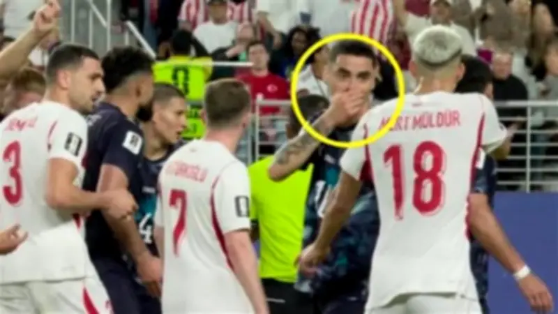 ألميرون أول لاعب يُطرد بسبب قانون تغطية الفم في كأس العالم 2026