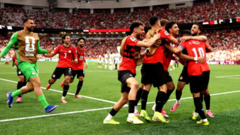 عمرو أديب يتوقع فوز مصر بثلاثية على نيوزيلندا قبل المباراة