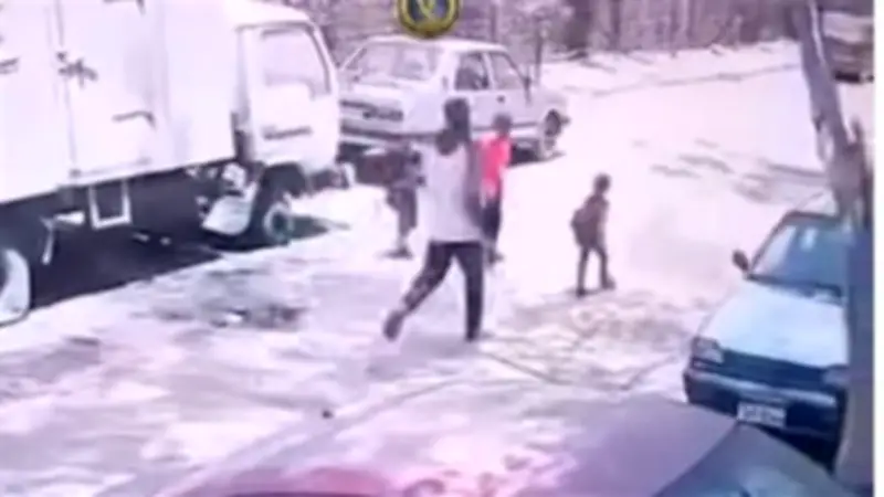 القبض على المتهم بإلقاء طفل على الأرض بطريقة وحشية بمنشأة ناصر