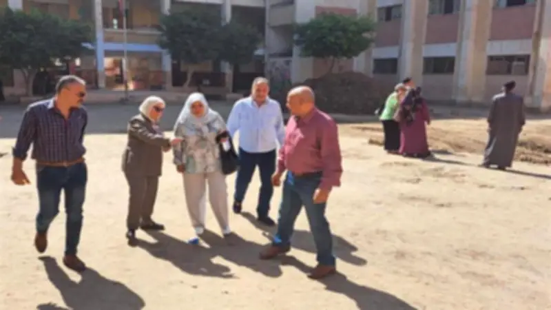 وكيل تعليم القاهرة تتابع إنشاء مبنى مدرسي جديد لإنهاء الفترة المسائية