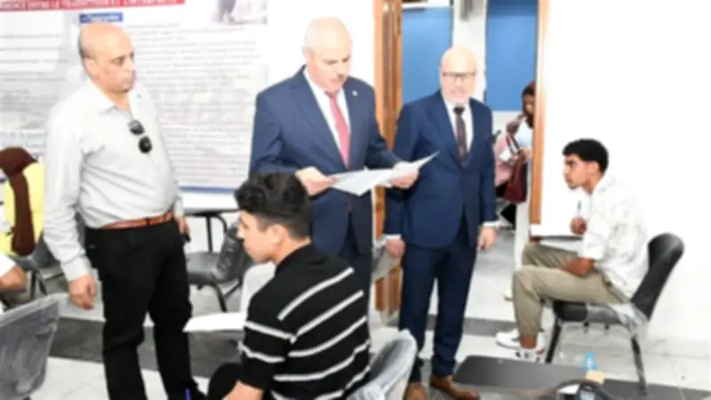 رئيس جامعة القناة يتفقد امتحانات الآداب ويؤكد دعم الطلاب ذوي الهمم