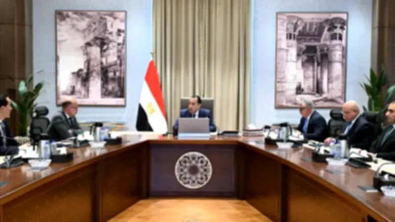 مدبولي يبحث إنشاء مركز توزيع لوجيستي عالمي بقناة السويس