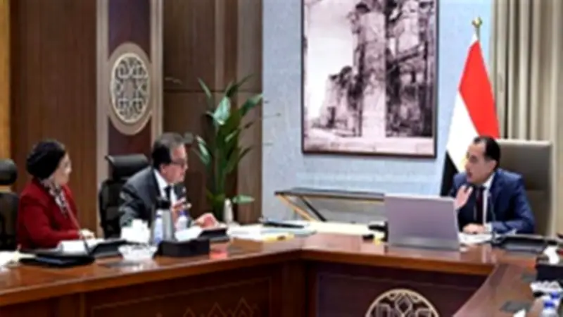 مدبولي يتابع حوكمة صرف ألبان الأطفال المدعمة بحضور وزير الصحة