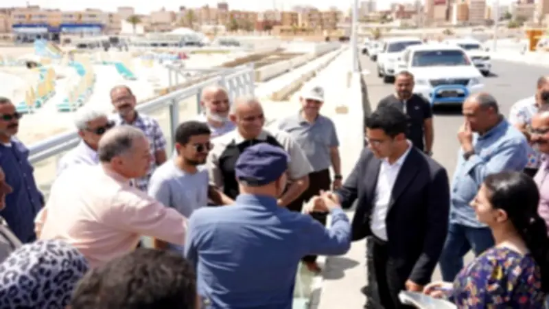 نائب محافظ مطروح يتفقد تطوير كوبري روميل والكورنيش الشرقي استعداداً للافتتاح
