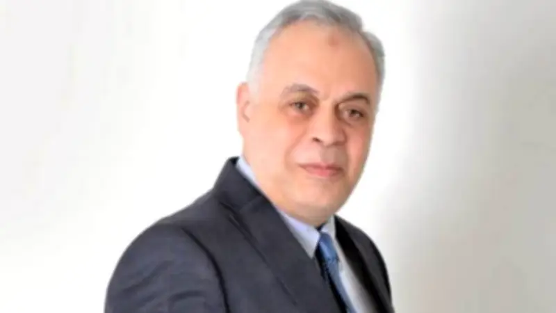 أشرف زكي يتوسط لحل أزمة مسرحية بجامعة العاصمة والطلاب يقدمون الاعتذار
