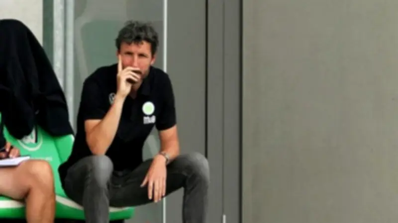 الأهلي يستفسر رسمياً عن موقف فان بوميل من تدريب الفريق