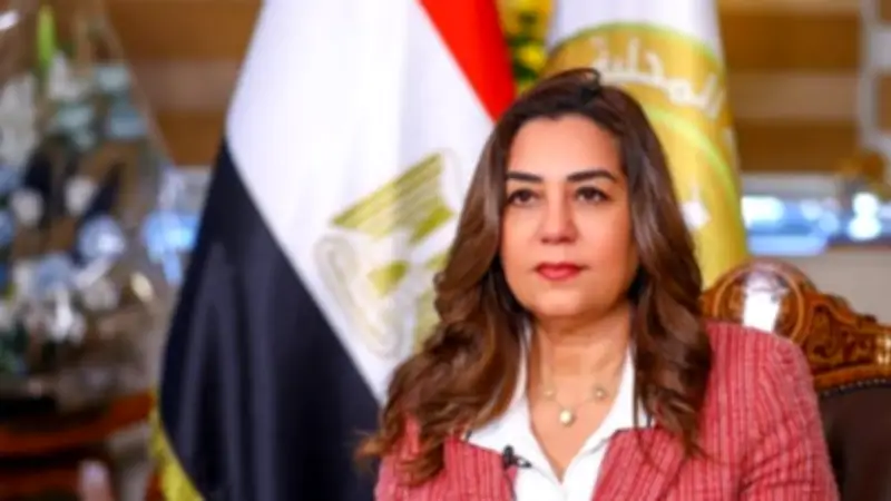 استجابة عاجلة من التنمية المحلية لدعم بائع الجرائد المسن في حلوان