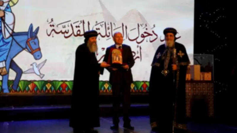 محافظ القاهرة يشارك البابا تواضروس في احتفالية دخول المسيح أرض مصر
