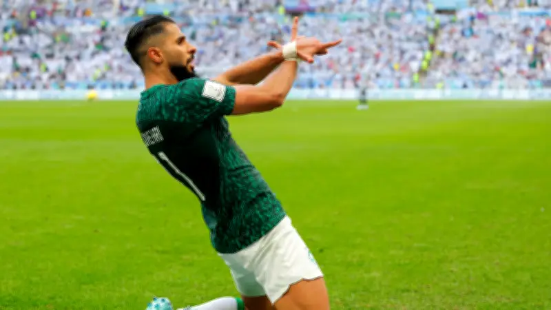 الشهري يعد بظهور ممتاز مع دونيس في المونديال ويرفض كشف الأسرار