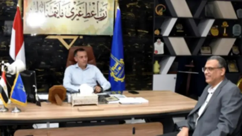 محافظ أسوان يبحث تطوير ورفع كفاءة شبكة الطرق مع رئيس هيئة الطرق الجديد
