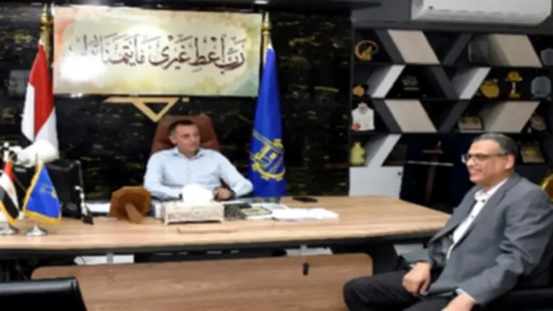 محافظ أسوان يعلن انطلاق المرحلة الثانية لتطوير طريق مرسى علم-إدفو