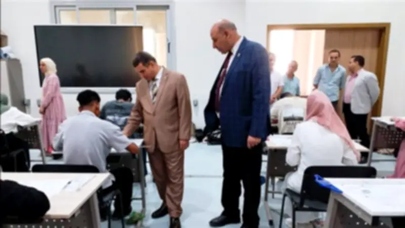 رئيس جامعة أسيوط التكنولوجية يتفقد سير امتحانات الفصل الدراسي الثاني