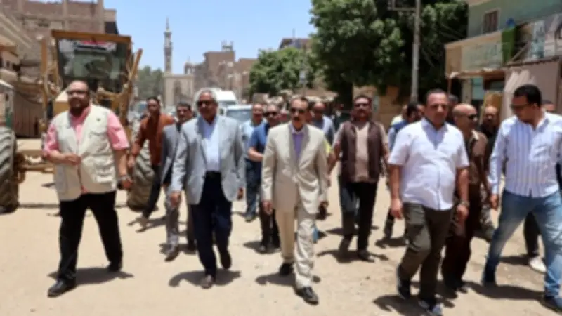 محافظ سوهاج يتفقد ساقلتة ويوجه بتسريع الخدمات وتحسين المستشفى