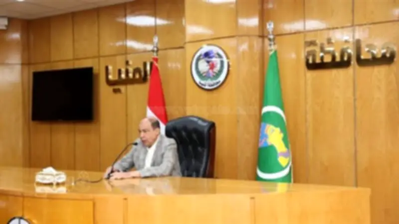 محافظ المنيا يلتقي تجار بني مزار لبحث تشغيل السوق الحضاري الجديد