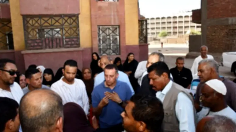 محافظ أسوان يوجه بتسوية متأخرات الوحدات السكنية بمنطقة الصحابى وتيسيرات للمستأجرين