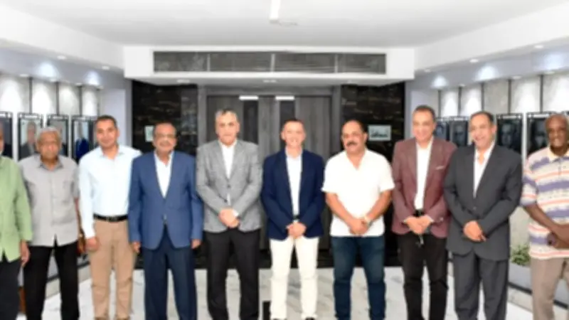 محافظ أسوان يبحث مع غرفة شركات السياحة آليات التطوير ودعم الاستثمار