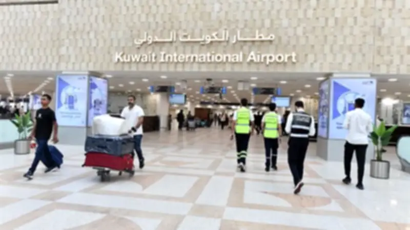 الكويت تعلن وفاة شخص وإصابة آخرين في هجوم إيراني على مطار الكويت