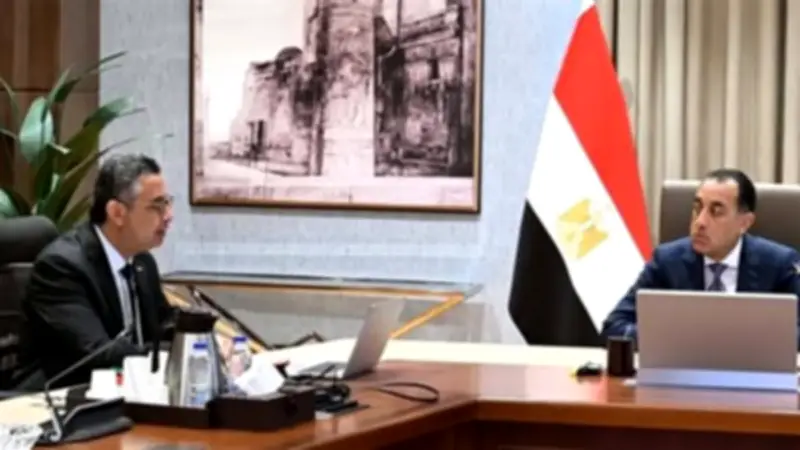 مدبولي يوجه بربط قواعد البيانات إلكترونيا لتوجيه الدعم لمستحقيه وحماية الفئات الأولى بالرعاية