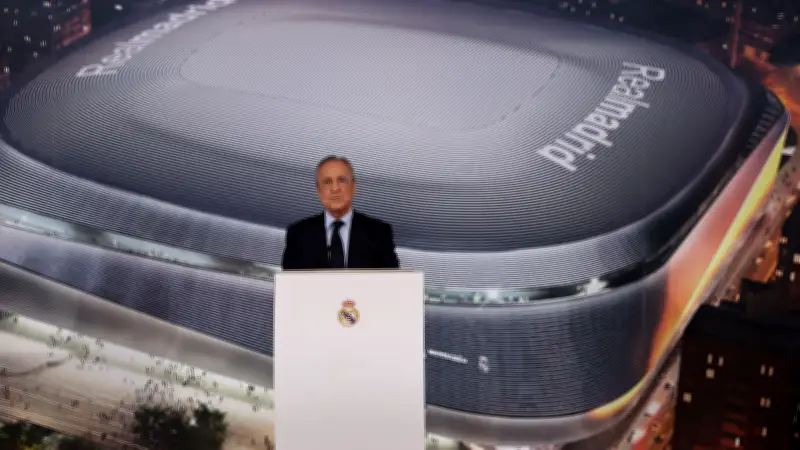 بيريز يحدد موعد أولى صفقات ريال مدريد الكبرى ويكشف تفاصيل الانتخابات