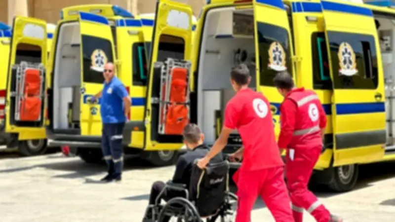 فوج جديد من الفلسطينيين يغادر عبر معبر رفح بعد استكمال علاجهم