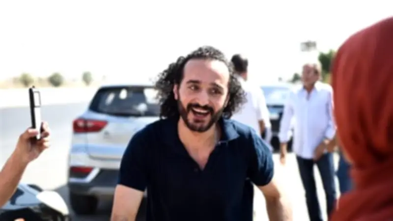 حبس أحمد دومة سنة بتهمة نشر أخبار كاذبة والنيابة تحقق