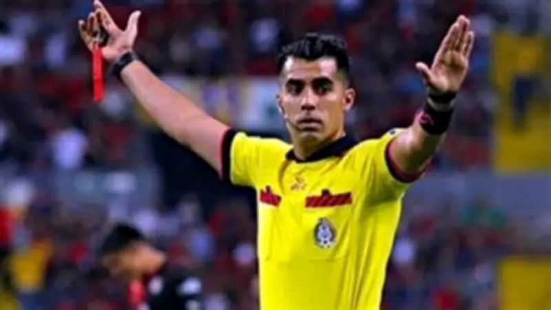 طاقم حكام مكسيكي لودية مصر والبرازيل استعداداً لكأس العالم