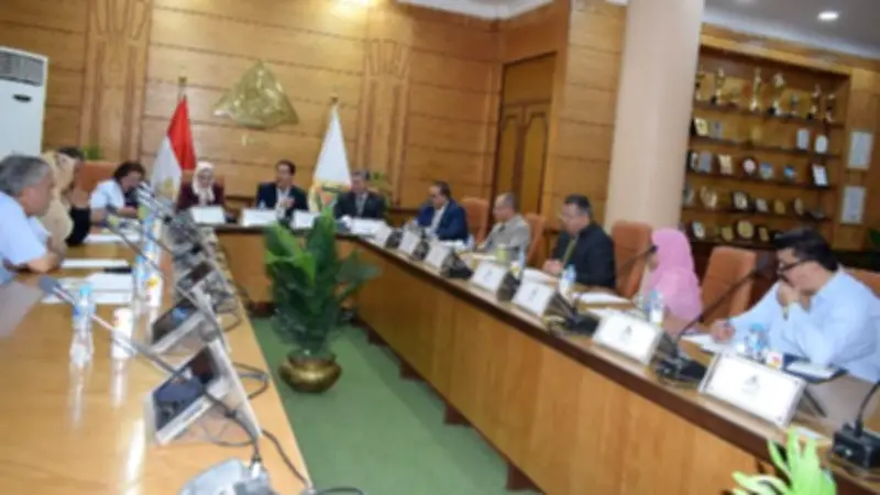 رئيس جامعة بنها يترأس اجتماع لجنة المنشآت لمتابعة مشاريع الخطة الاستثمارية