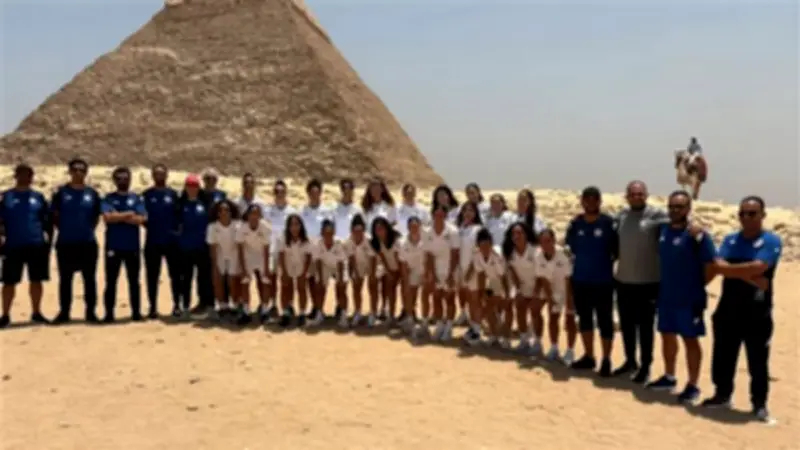 منتخب تونس للكرة النسائية يزور الأهرامات ويشيد بحفاوة الاستقبال في مصر