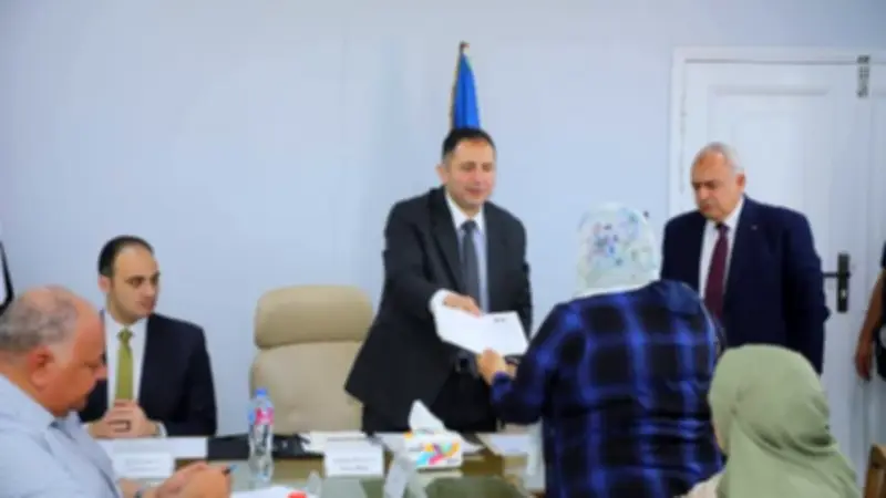 محافظ دمياط يلتقي الأهالي في مبادرة "المحافظ هيجيلك" برأس البر
