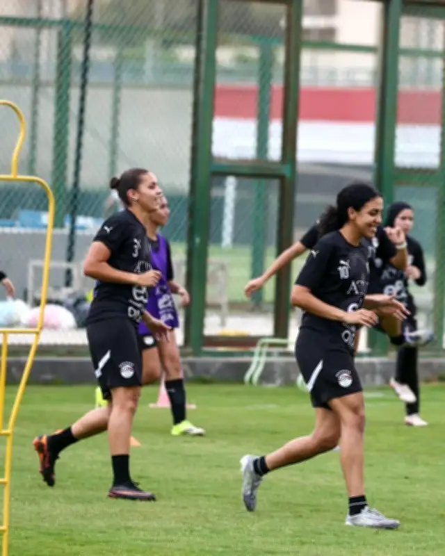 منتخب مصر للكرة النسائية يواصل استعداداته لوديتي تونس