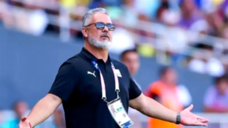 ميكالي يشيد بإمام عاشور ويؤكد صعوبة انضمام بيزيرا للبرازيل