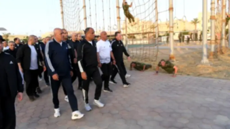 وزير الدفاع يتفقد منظومة التأهيل بالكليات العسكرية والدورات المدنية