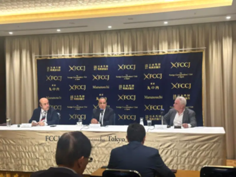 وزير الخارجية يعقد مؤتمراً صحفياً مع المراسلين الأجانب في اليابان