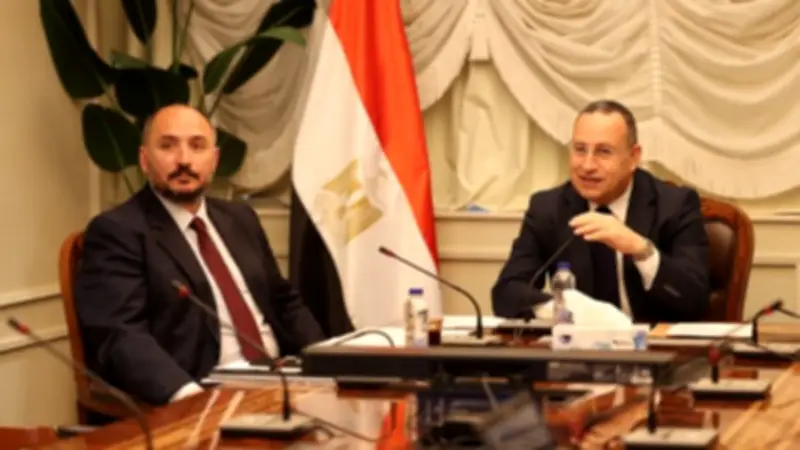 وزير التعليم العالي يوجه بتكثيف القوافل المتكاملة داخل مصر وخارجها