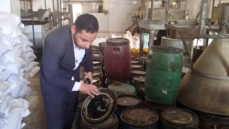 ضبط مصنع طحينة غير مرخص في السادات بخامات مجهولة