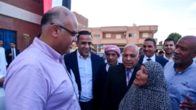 محافظ الإسكندرية يتفقد الخدمات في برج العرب لمتابعة مشروعات حياة كريمة