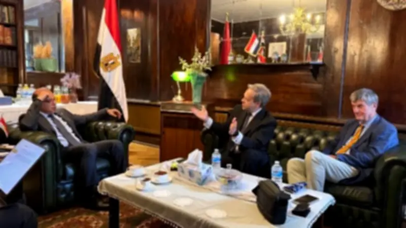وزير الاستثمار يبحث خطة مشروع شبرامنت لتدوير المخلفات في لندن