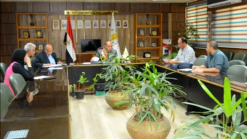 جامعة أسيوط تعقد اجتماعاً لتطوير المطبعة المركزية وخدماتها