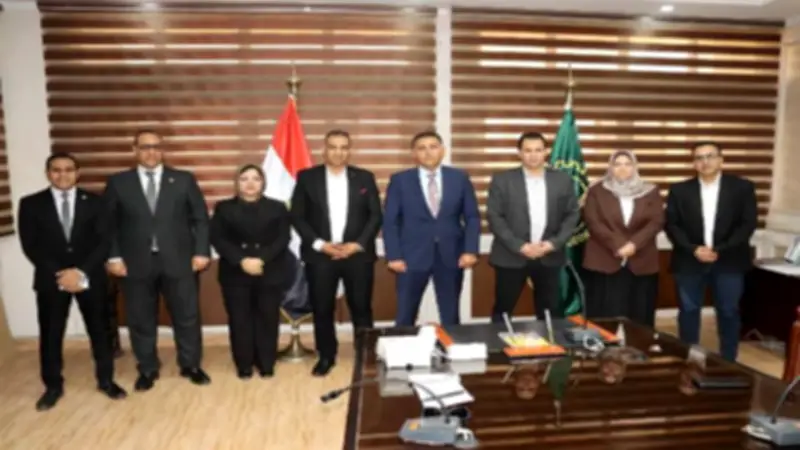 محافظ القليوبية يبحث تفعيل مبادرة الكيانات بالشارع مع مسؤولي الشباب والرياضة