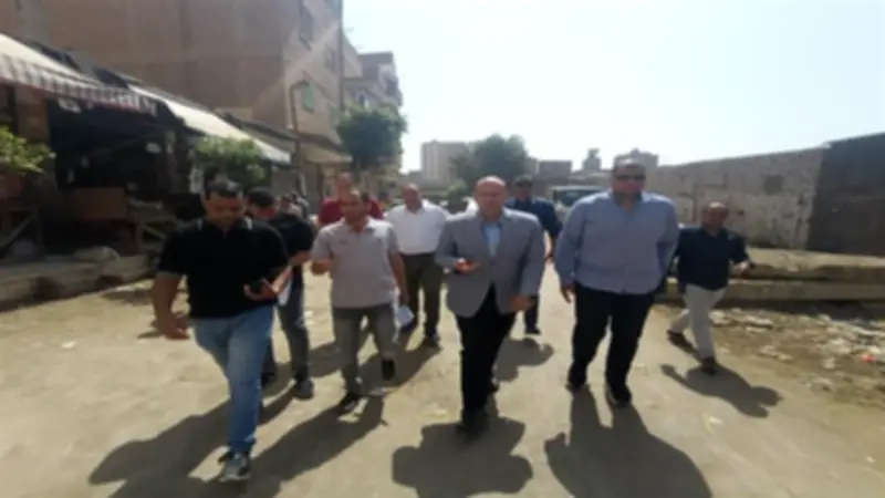 نائب محافظ الجيزة يتفقد مشروع الصرف الصحي بمنطقة المتربة في بشتيل