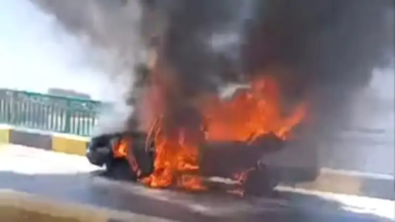 احتراق سيارة ملاكي أعلى كوبري النيل بالمنيا دون إصابات