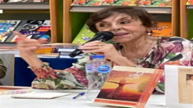 زينب شفيق.. أصدرت كتابها الأول بعد الثمانين وتغني في كورال المسنين