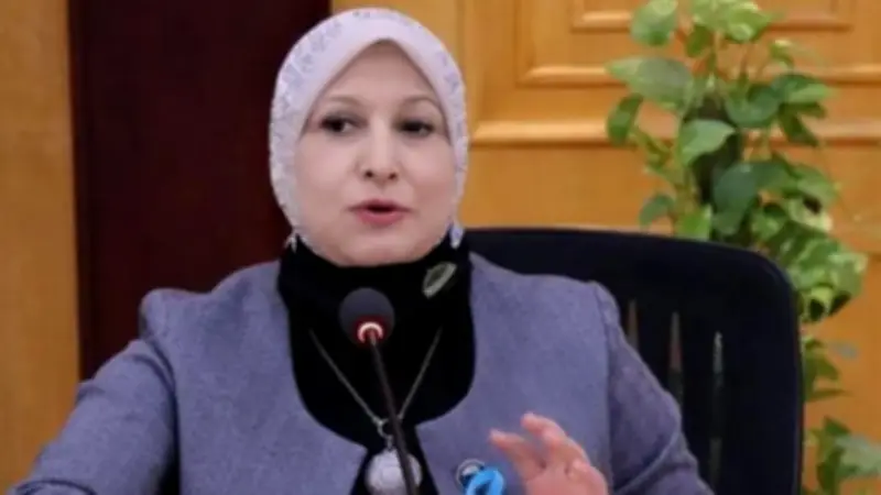 نقيب التمريض: القانون يحظر ممارسة القبالة دون ترخيص رسمي