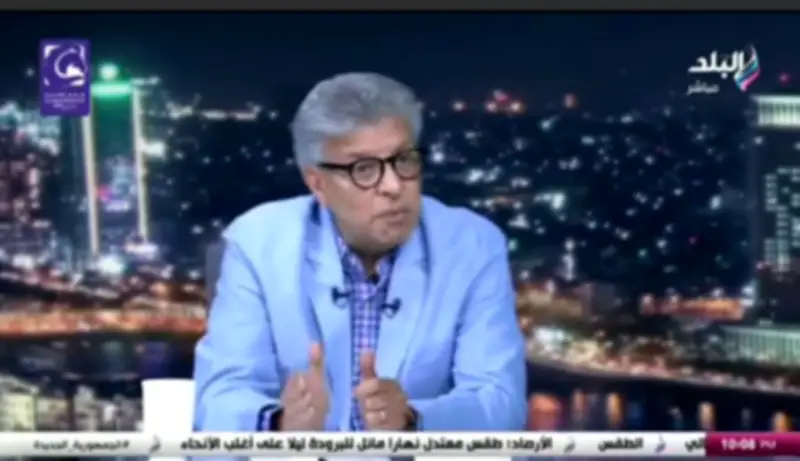 خالد منتصر يحذر من مخاطر التخلي عن العلاج الطبي لصالح وصفات غير مثبتة