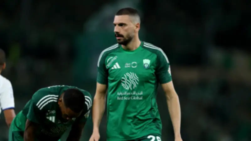 الأهلي السعودي يرد بقوة على أنباء رحيل ديميرال إلى فنربخشة