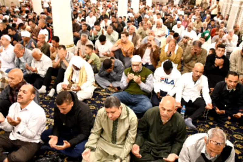 حكم من فاتته صلاة الجمعة بسبب النوم.. هل يقع عليه إثم؟